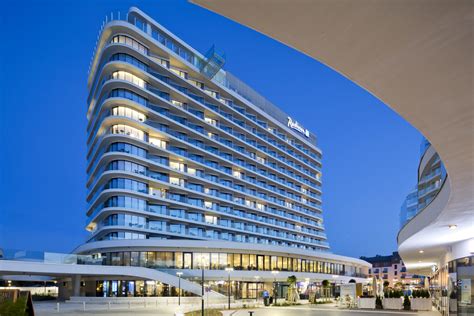 Radisson Blu Hotel .